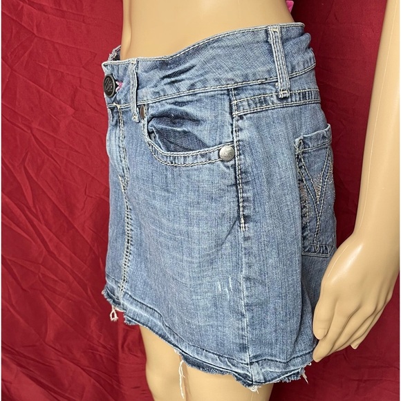 Wrangler Premium Patch Raw Hem Denim Mini Skirt Size 7 - Picture 2 of 7